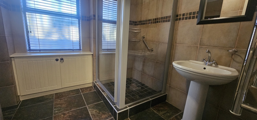 6 Bedroom Property for Sale in Middedorp Western Cape